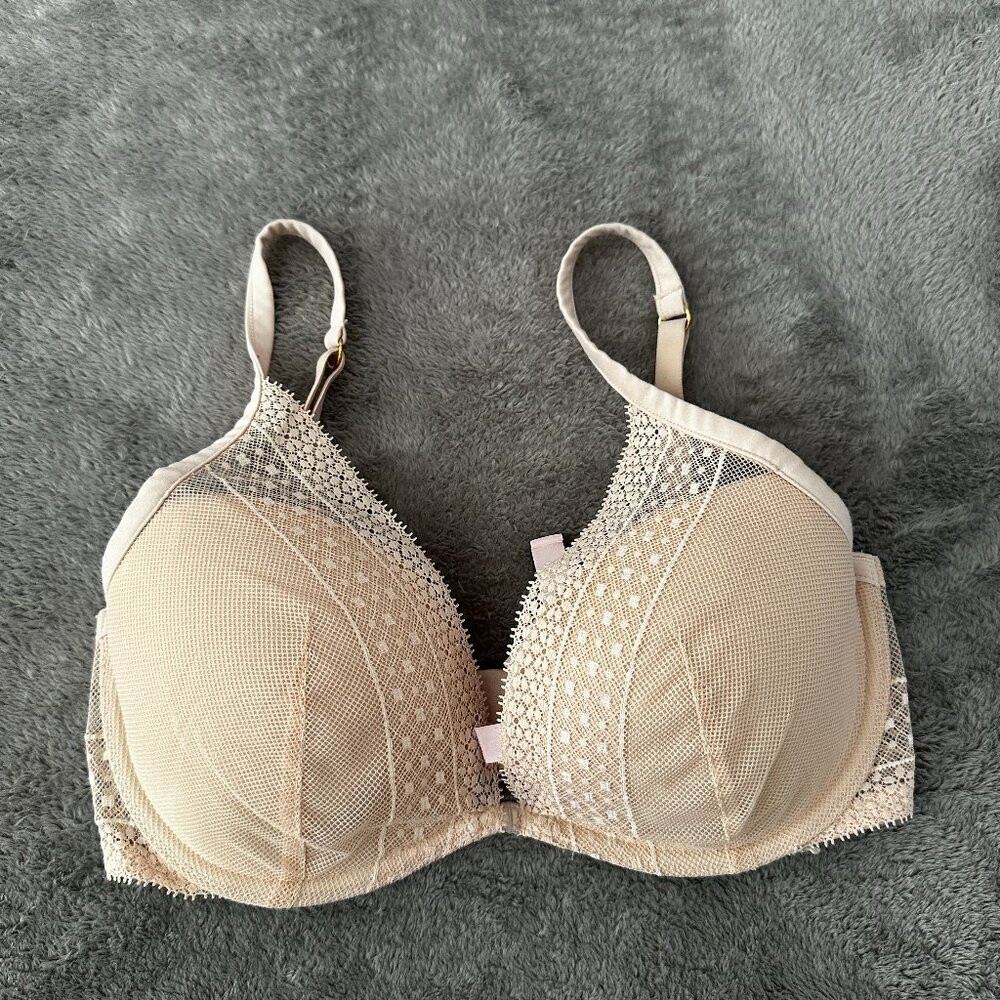 Victoria's Secret Plunge Underwire Lace Lined Bra Women's 32DD 32 DD Cream